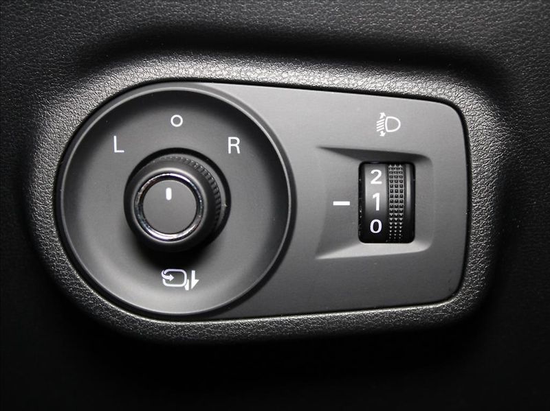 MG ZS 1,5 Hybrid+ Exclusive 20tkm.ČR - fotka 22 z 27
