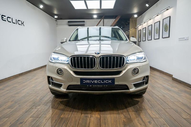 BMW X5 40e 2.0 180 kW xDrive - fotka 2 z 49
