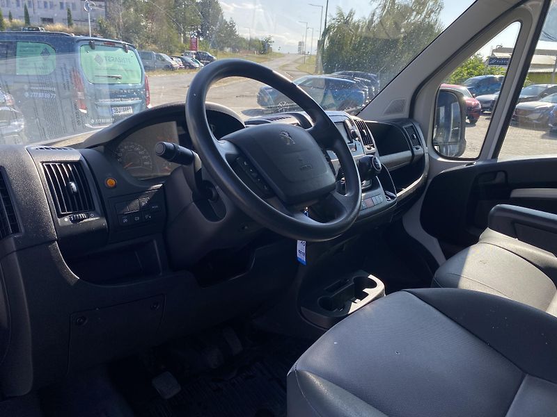 Peugeot Boxer (2020) 2.2 BlueHDi 140 MAN6 SKLÁPĚČ - fotka 15 z 23