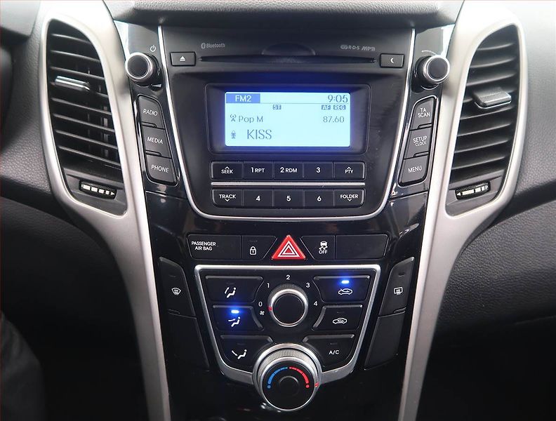Hyundai i30 (2015) 1.6 CRDi, Serv.kniha, Tempomat - fotka 12 z 14