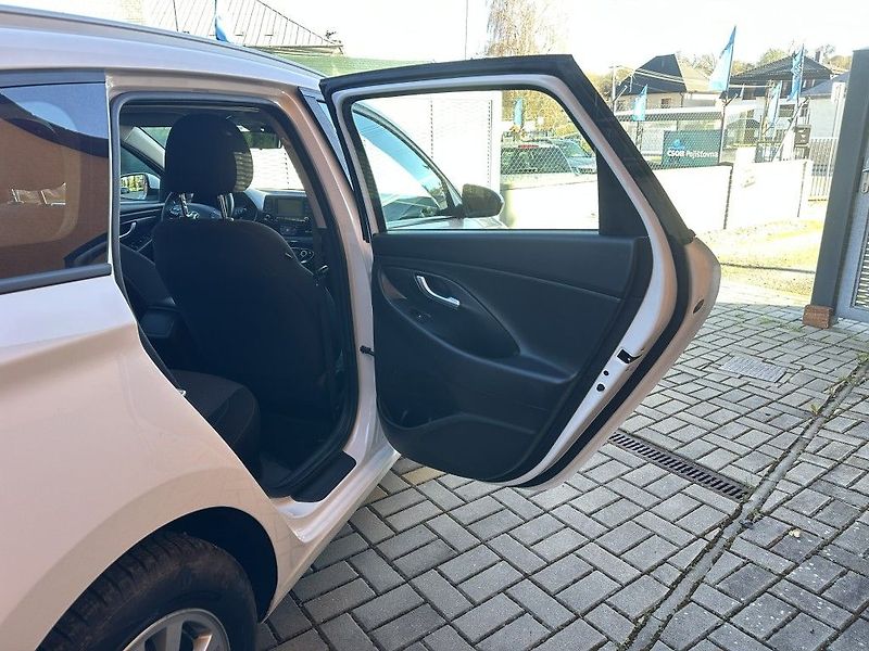 Hyundai i30 1.6 CRDi 85kW serviska - fotka 22 z 25
