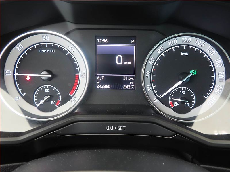 Škoda Superb (2016) Laurin&Klement 2.0 TDI, 4X4 - fotka 11 z 26