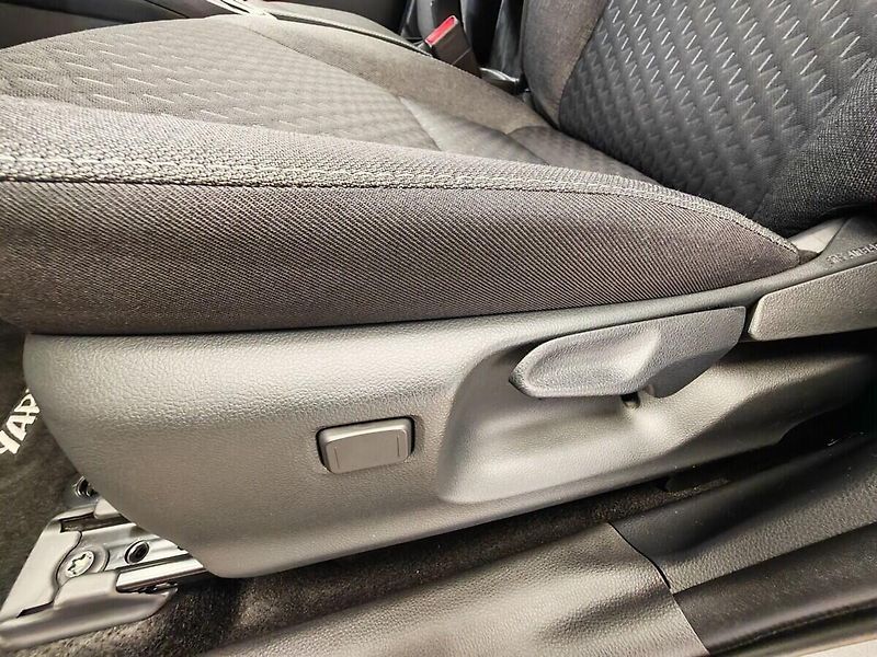 Toyota Yaris Cross 1.5 TNGA HEV 1 CVT Style 2x4 - fotka 15 z 36