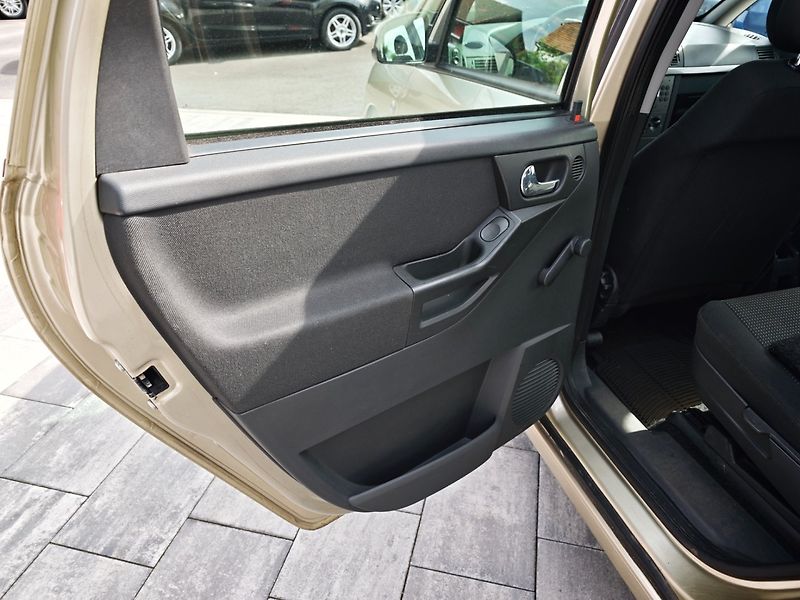 Opel Meriva (2010) 1,4i 16v 66 Kw Klima - fotka 10 z 18