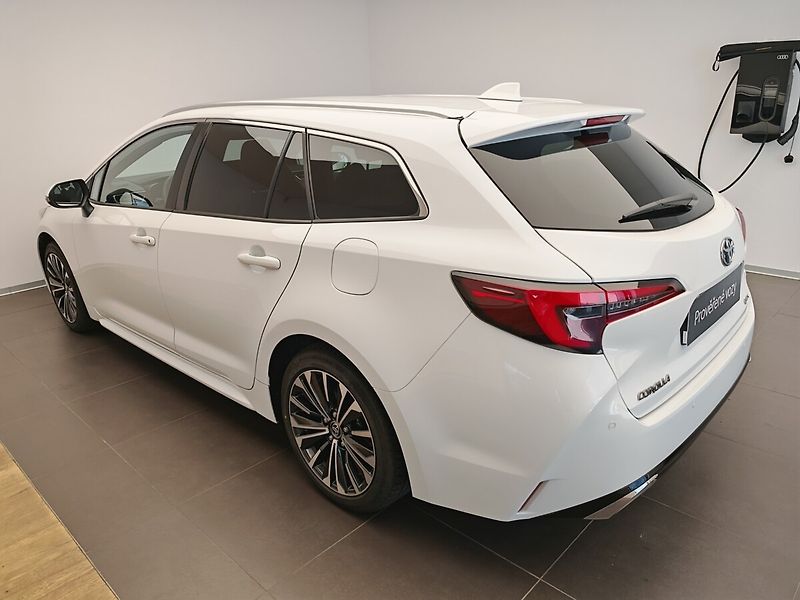 Toyota Corolla 1.8 Hybrid e-CVT Touring Sport - fotka 6 z 40