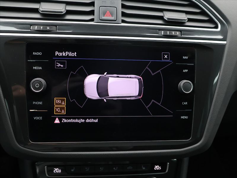 Volkswagen Tiguan 2,0 TDI Highline 4x4 DSG DPH - fotka 18 z 26