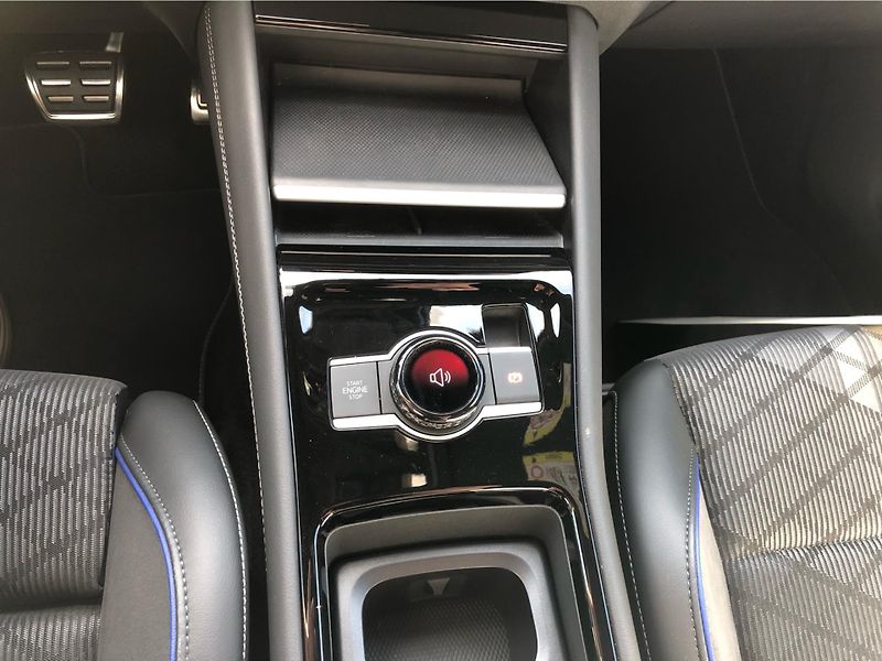 Volkswagen Tiguan R-Line People 1,5 eTSI 110kW m - fotka 21 z 30