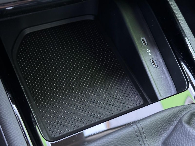 Škoda Kamiq 1.0TSi 116PS KAMERA+PDC P/Z Sm - fotka 33 z 42