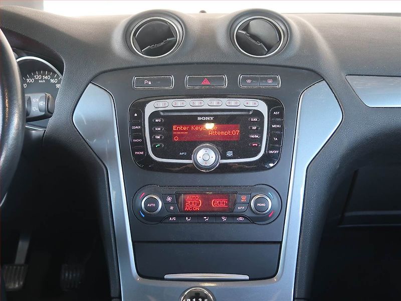 Ford Mondeo (2011) Trend 1.6 TDCi, Tempomat - fotka 12 z 14