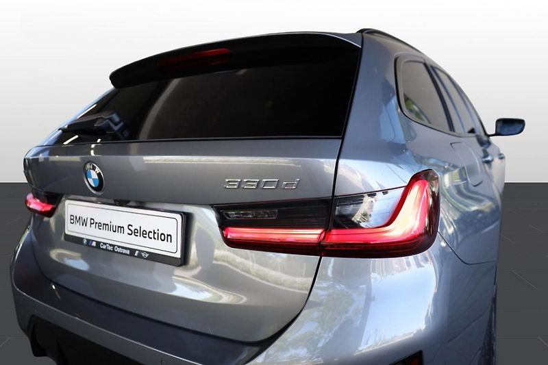 BMW Řada 3 330d xDrive Touring - fotka 20 z 28