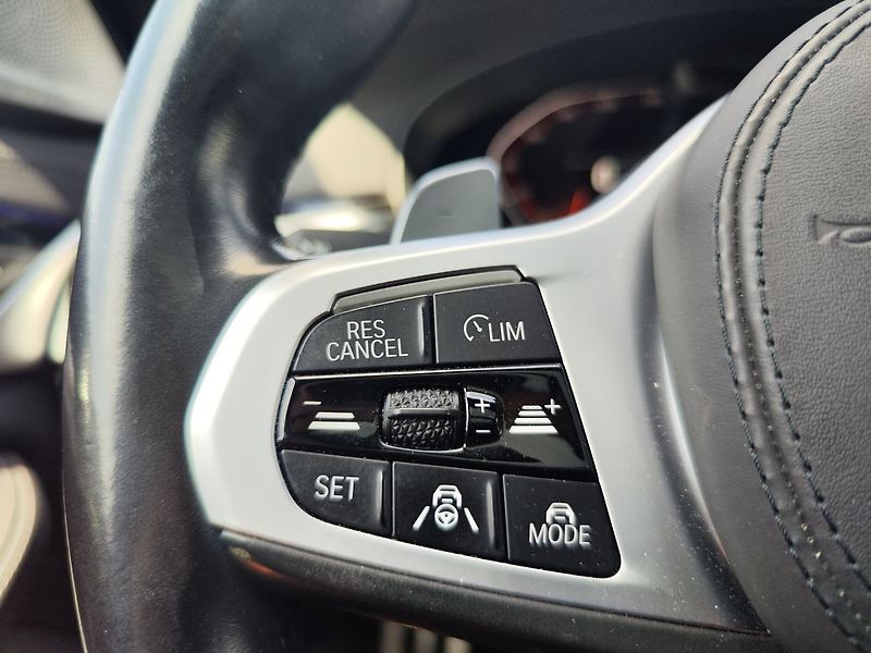BMW Řada 5 540d/250kW M-Paket AT 4x4 - fotka 30 z 41
