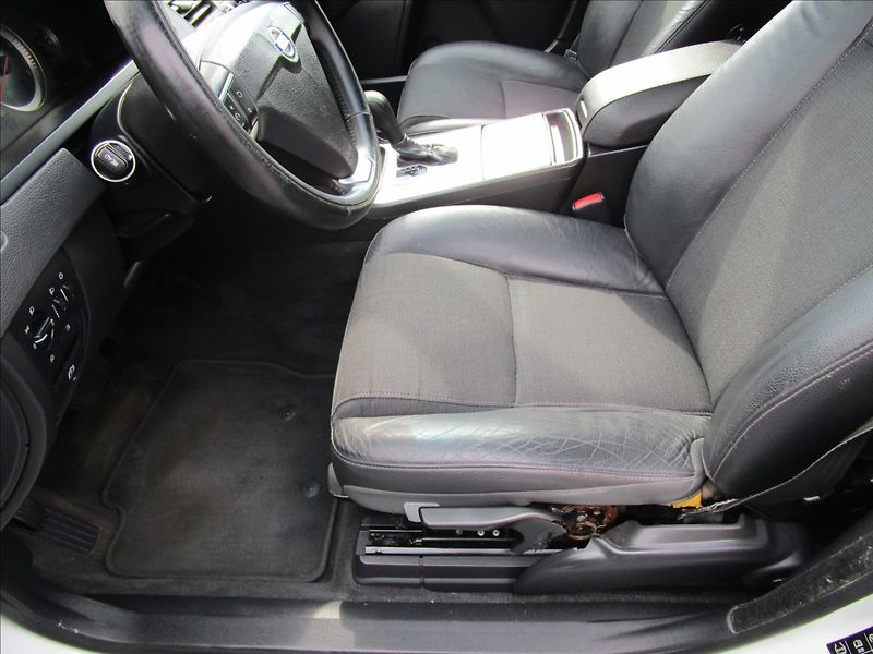 Volvo XC90 2.4 D5, AWD, automat, 7 míst - fotka 13 z 47