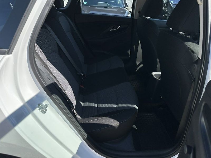 Hyundai i30 1.5 DPI 80kW serviska - fotka 26 z 34