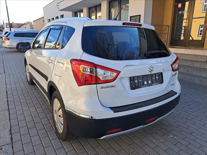 Suzuki SX4 S-Cross 1,6 DDiS - fotka 8 z 58