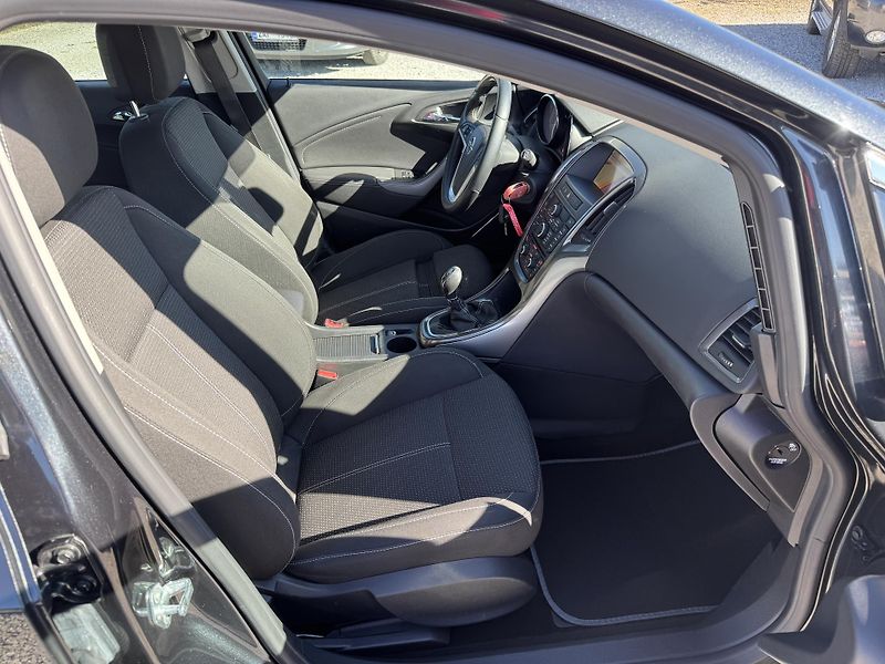 Opel Astra (2013) 1.6(132KW)SPORTS TOURER - fotka 23 z 46