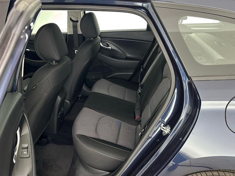 Hyundai i30 Smart DCT - fotka 8 z 26