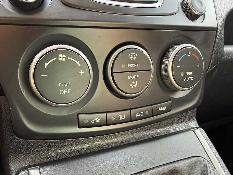 Mazda 5 2.0 Center-Line - fotka 27 z 31