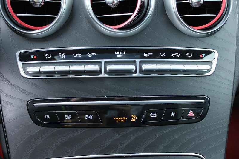 Mercedes-Benz GLC 300 4MATIC 190kW AMG ČR - fotka 26 z 29