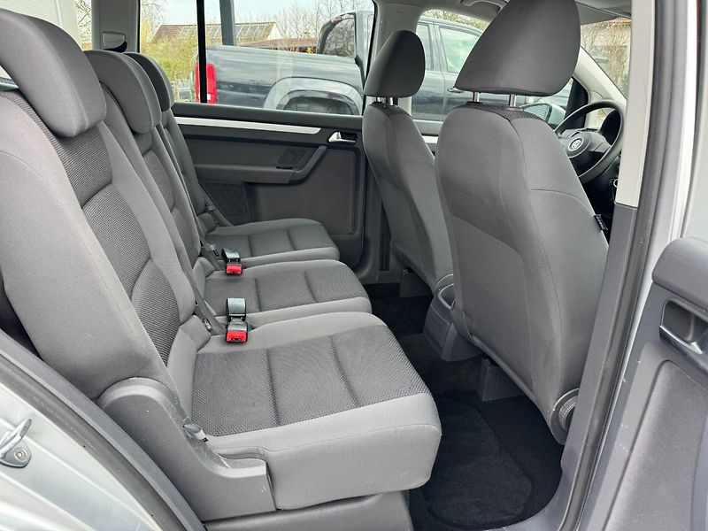 Volkswagen Touran (2012) Trendline 1.6 TDI 77kW - fotka 23 z 31