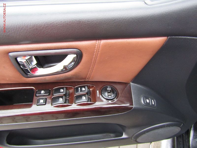 Kia Sorento (2008) 2.5 CRDi, ČR, AC, park.asist - fotka 12 z 18