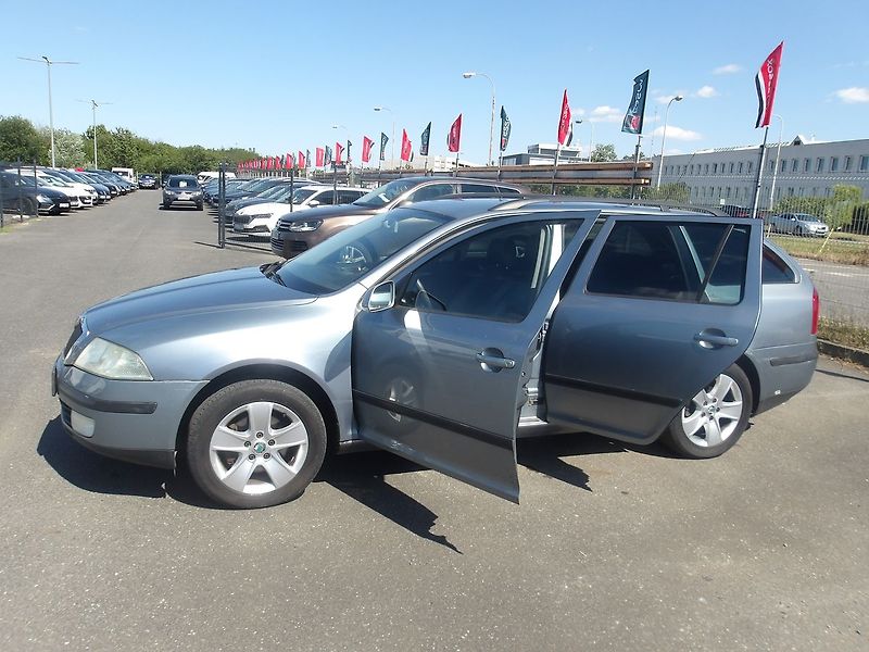 Škoda Octavia 1,9TDi 4X4 !!! KŮŽE,VÝHŘEVY ! - fotka 12 z 24