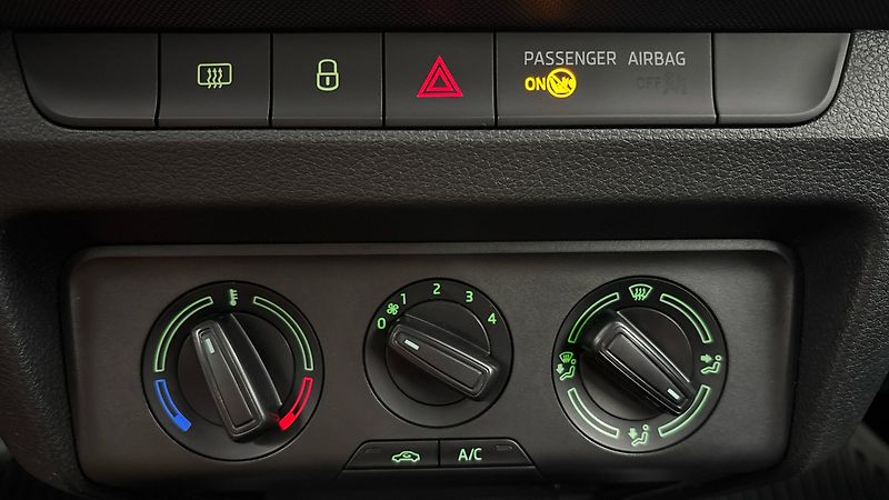 Škoda Fabia 1.0 TSI Ambition Combi - fotka 13 z 25