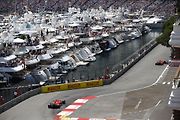 F1 2017 GP Monaka - Sebastian Vettel (Ferrari) v šikaně za tunelem