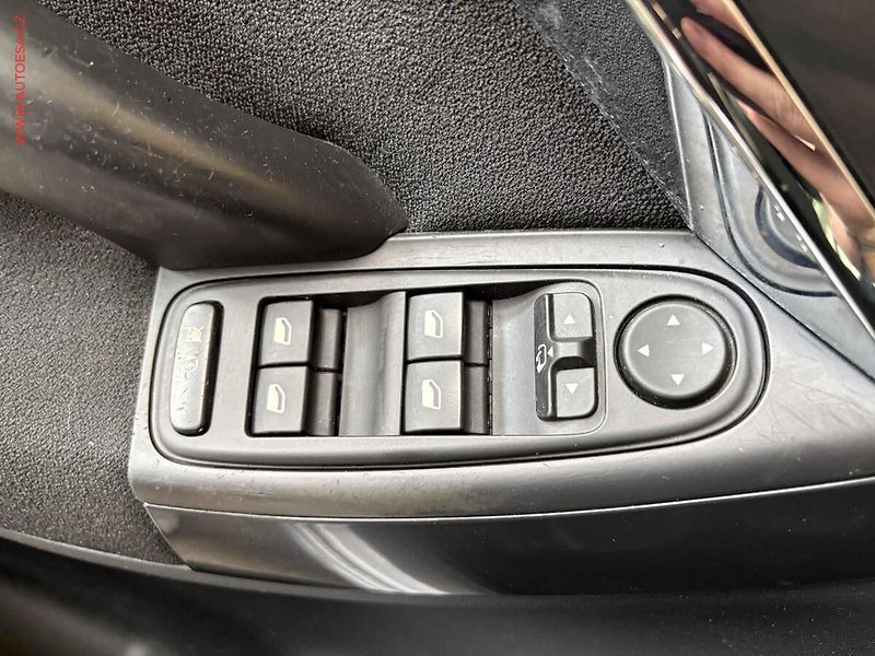 Citroën C4 Picasso (2012) 1.6 HDI 7míst, ČR, AC, temp. - fotka 12 z 17