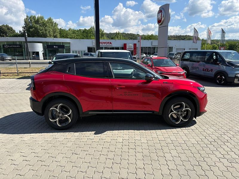 Alfa Romeo Junior Ibrida Sport Speciale 1.2 Turb - fotka 8 z 19