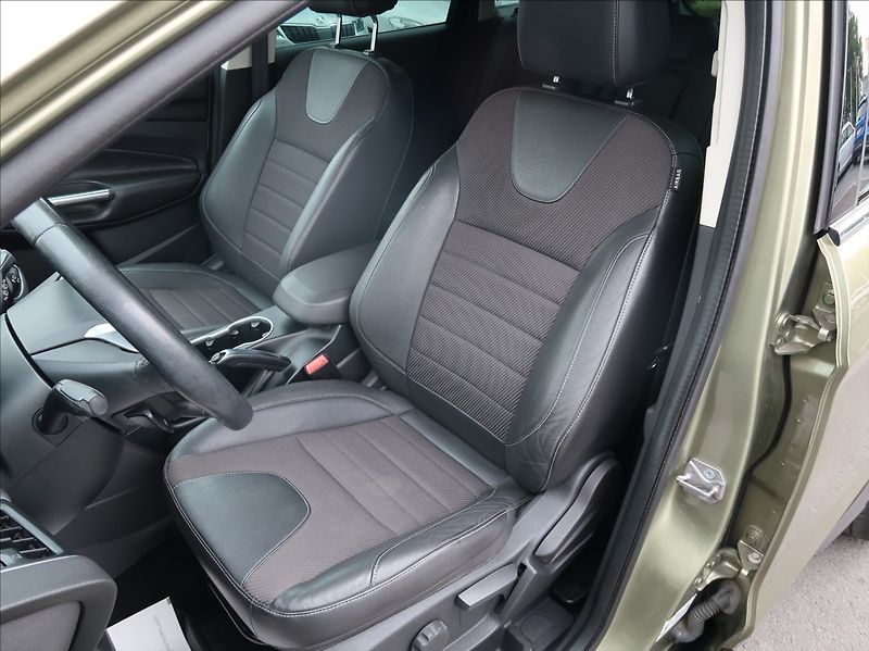 Ford Kuga 2,0 TDCi,120kW,Titanium,panora - fotka 10 z 27