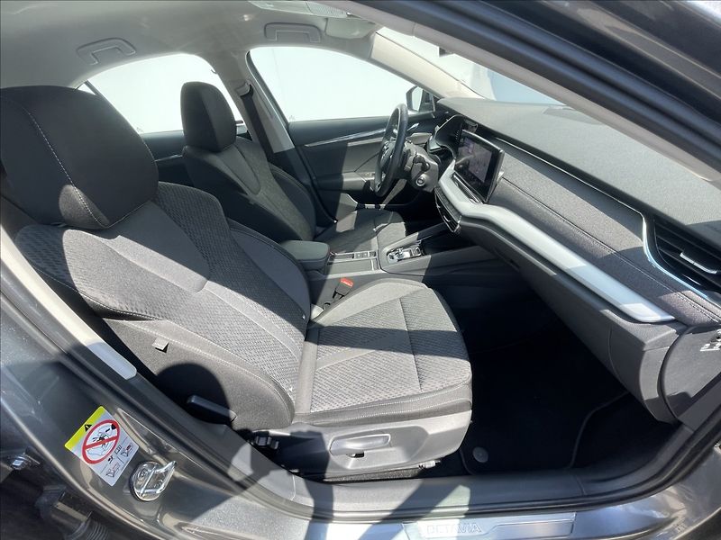Škoda Octavia 2,0 TDI DSG Style Plus LED+PDC - fotka 18 z 23