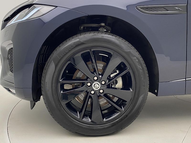 Jaguar F-Pace P250 SE R-DYNAMIC AWD AUT  - fotka 34 z 43