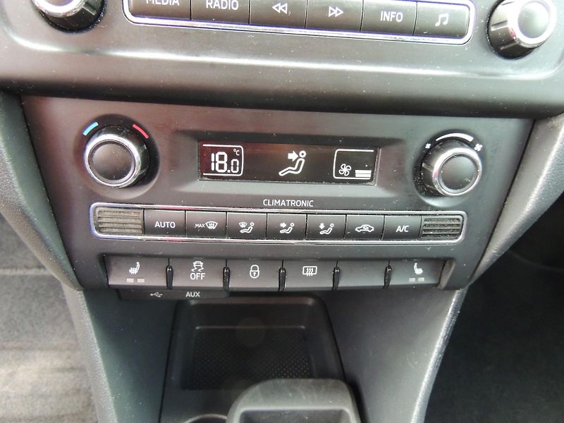 Škoda Rapid (2014) 1.2TSi,77kw,dobrá výbava,xenon - fotka 23 z 45