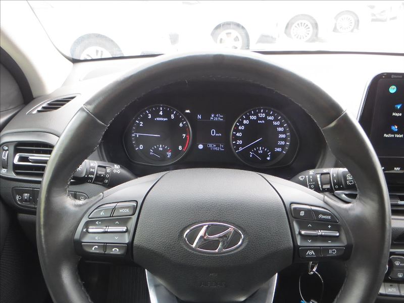 Hyundai i30 1,5 T-GDI 117kW Family Smart - fotka 23 z 26