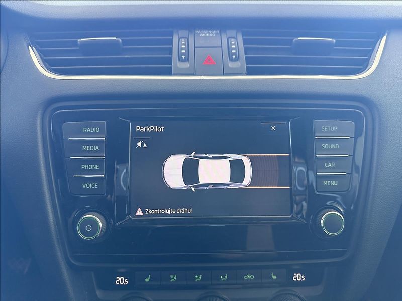 Škoda Octavia 1,4   TSI 110kW,SERVISKA,ČR - fotka 20 z 28