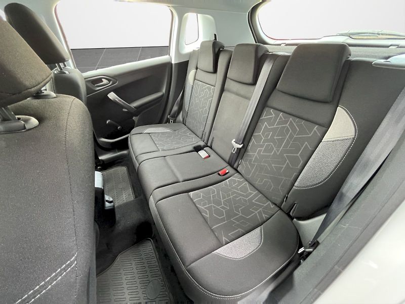 Peugeot 2008 (2018) 1.2i 60 kW PureTech Active - fotka 23 z 33