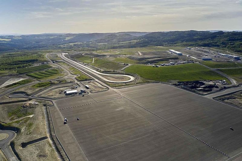 BMW otevřelo u Sokolova své největší testovací centrum na světě