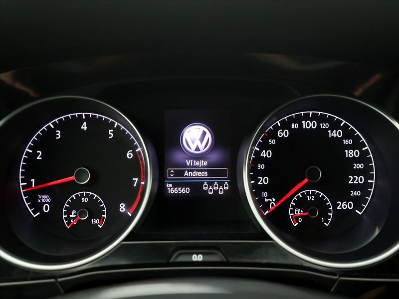 Volkswagen Touran 1,8 TSI 132kW DSG R-Line 7míst - fotka 17 z 38