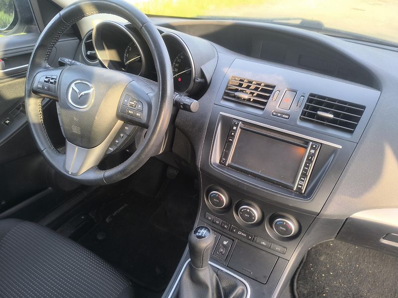 Mazda 3 KRÁSNÁ,MAX VÝBAVA,SERVIS,1MAJ. - fotka 9 z 24