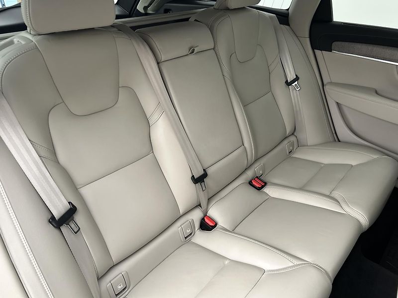 Volvo V90 2.0  B5 4x4 Cross Country Plus - fotka 17 z 30