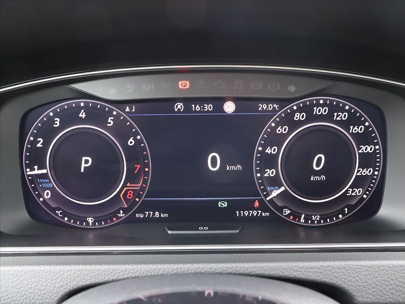 Volkswagen Golf R 2,0 TSI 228kW 4M DSG Virtual - fotka 17 z 37