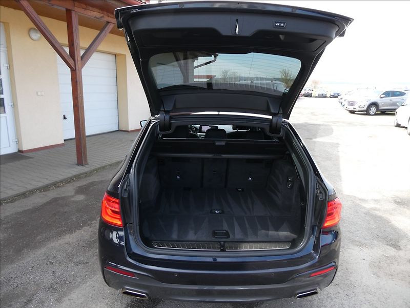 BMW Řada 5 3,0 540d xDrive 235kW MPaket,D - fotka 30 z 50