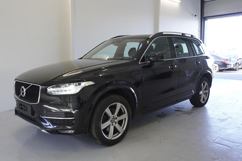 Volvo XC90 D5 MOMENTUM 4WD - fotka 1 z 33