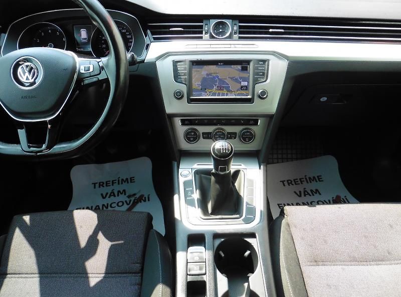 Volkswagen Passat Variant 1.4 TSi Highline Navi - fotka 16 z 17