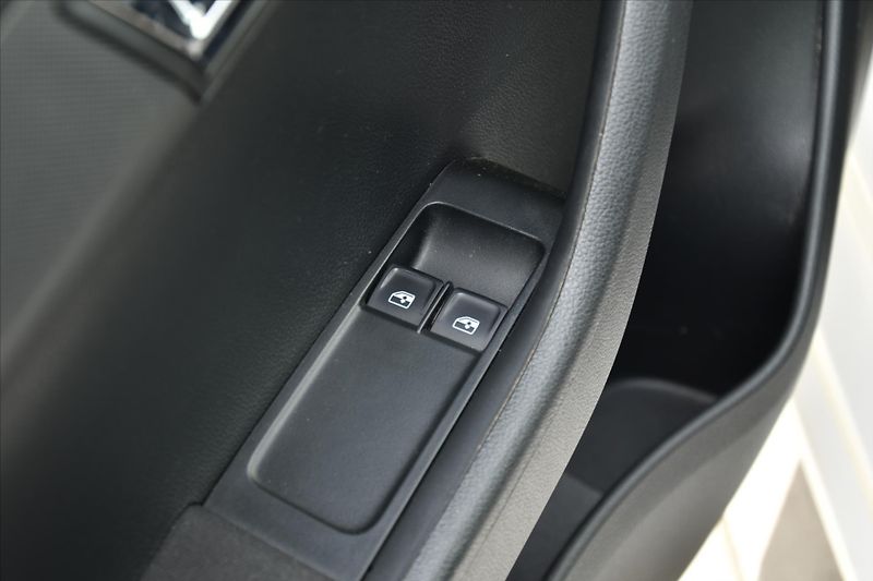 Škoda Fabia 1.0 TSI AMBITION TOUR DPH ČR - fotka 20 z 20