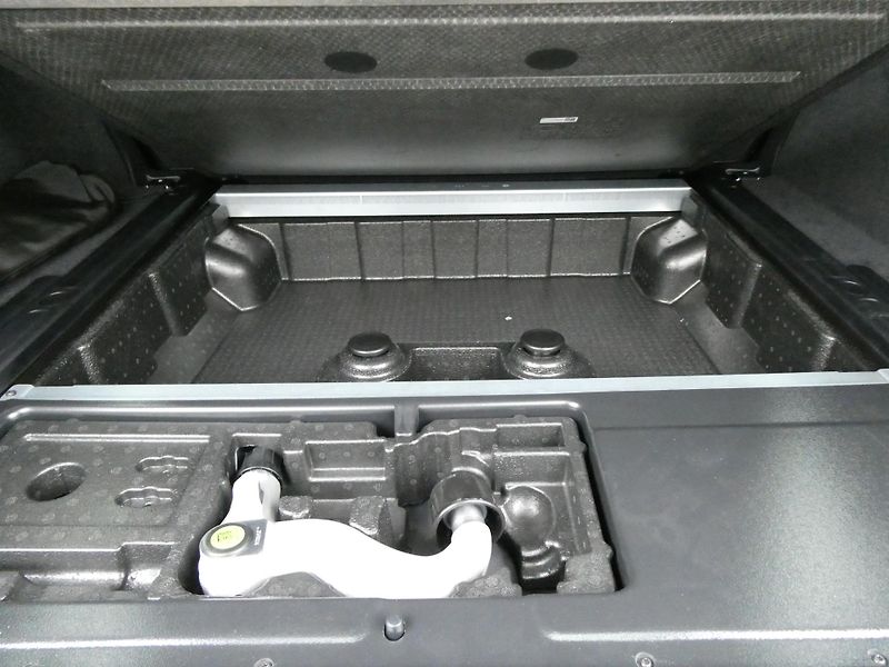 Land Rover Discovery 5 3,0  S D250 - fotka 34 z 36