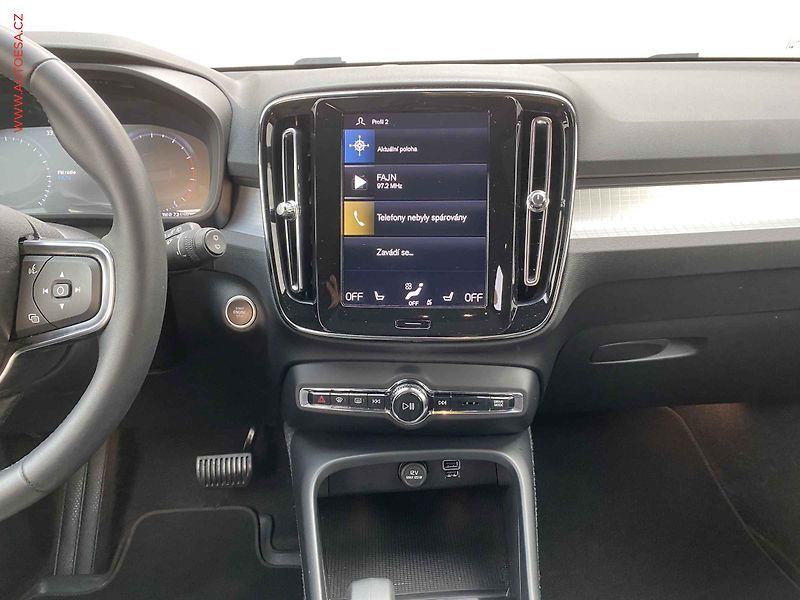 Volvo XC40 (2022) 1.5i, ČR, AT, LED - fotka 12 z 19
