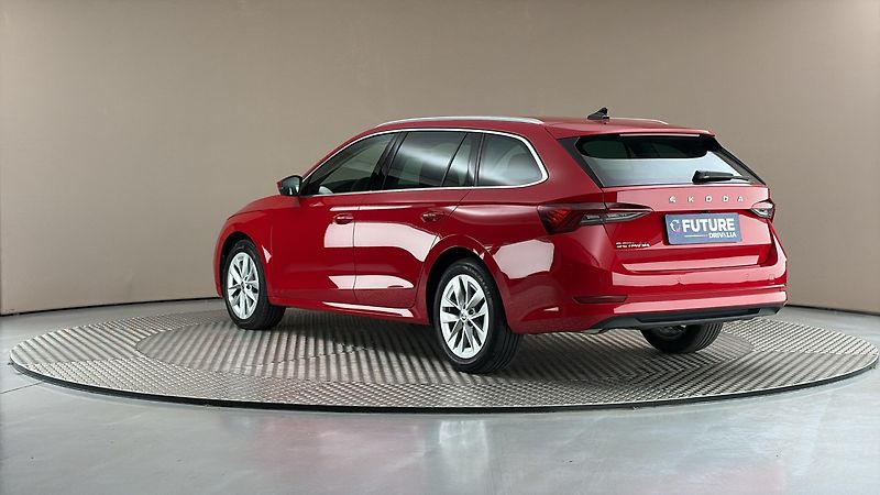 Škoda Octavia 2.0 TDI DSG Style Combi - fotka 2 z 25