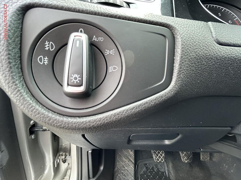 Volkswagen Golf (2018) 1.5TSI, ČR, Comfortline, LED - fotka 13 z 18