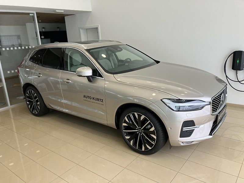 Volvo XC60 B5 AWD Ultra Bright-REZERVACE - fotka 2 z 53